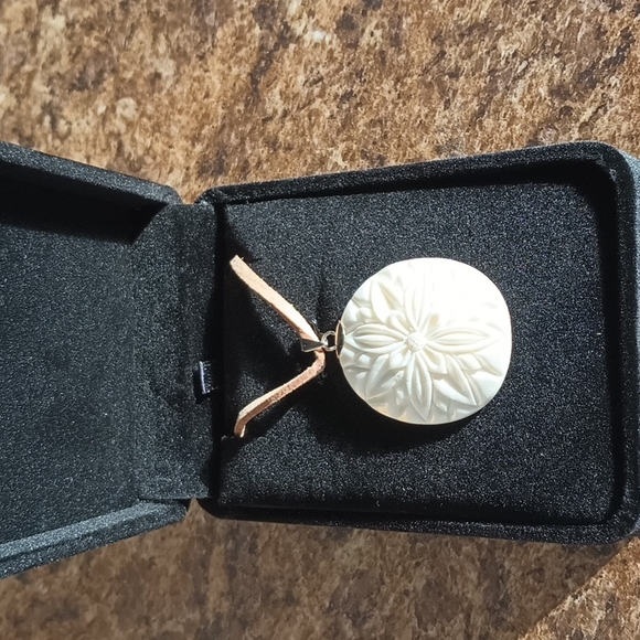 NIB BALI CARVED BONE NECKLACE - Picture 3 of 5